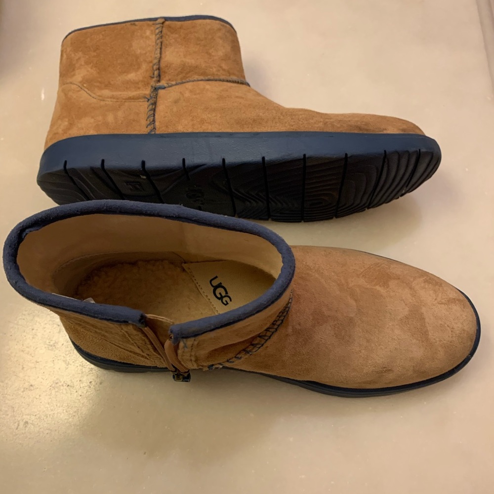 Ugg Boots with zipper